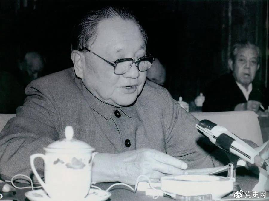 1985年3月7日，鄧小平在全國科技工作會議上發(fā)表講話。