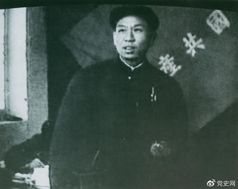1949年3月，劉少奇在中共七屆二中全會(huì)上發(fā)言。
