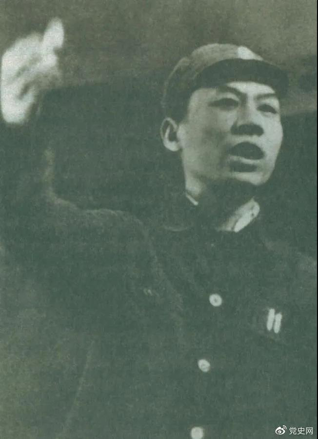 1943年，劉少奇在延安。