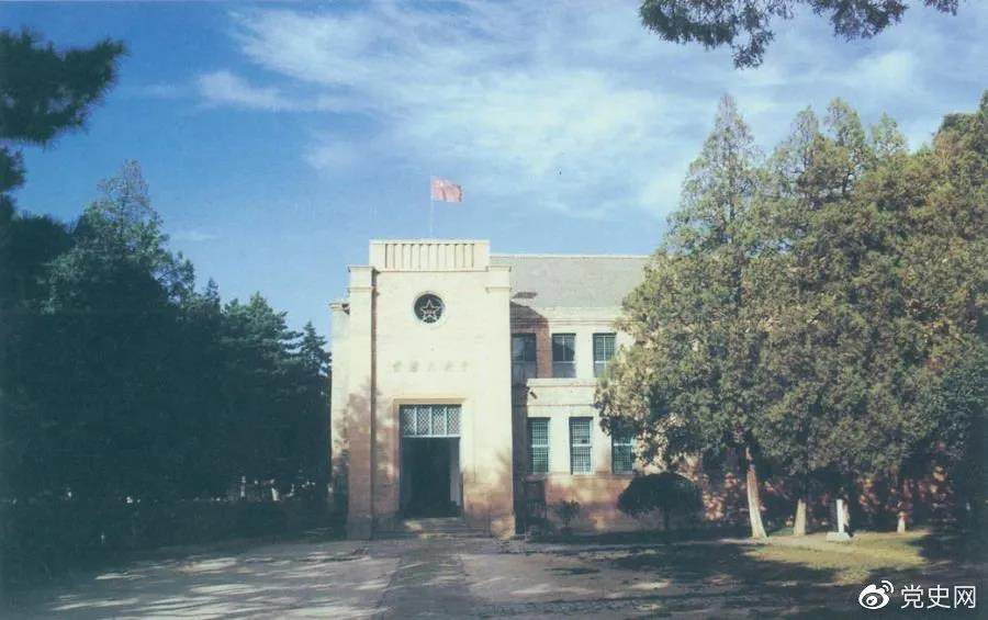 楊家?guī)X革命舊址，位于延安城西北約3公里，是中共中央1938年11月至1947年3月的所在地。