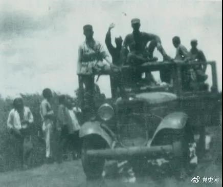 1938年3月31日，129師在邯長(zhǎng)公路的響堂鋪伏擊日軍，這是在戰(zhàn)斗中繳獲的汽車。