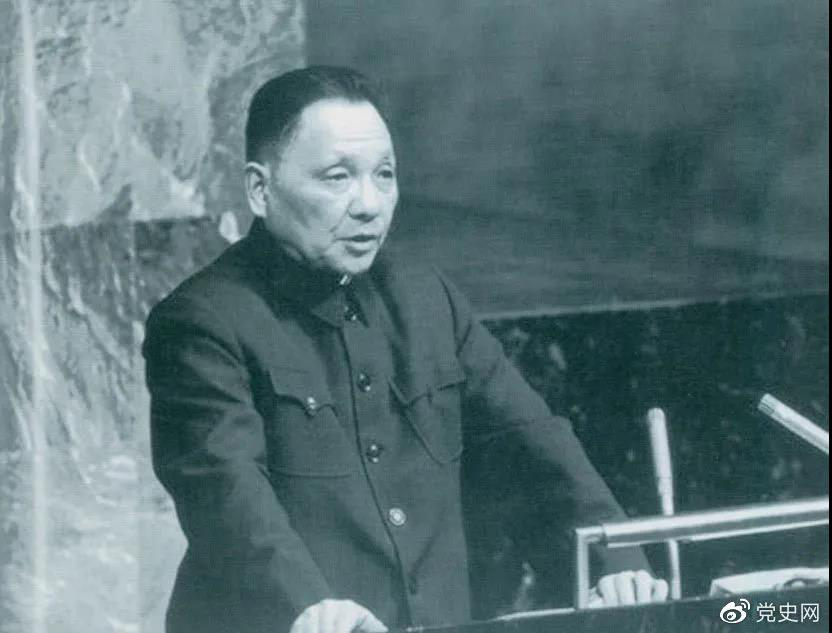 1974年4月10日，鄧小平在聯(lián)合國大會第六屆特別會議上發(fā)言。