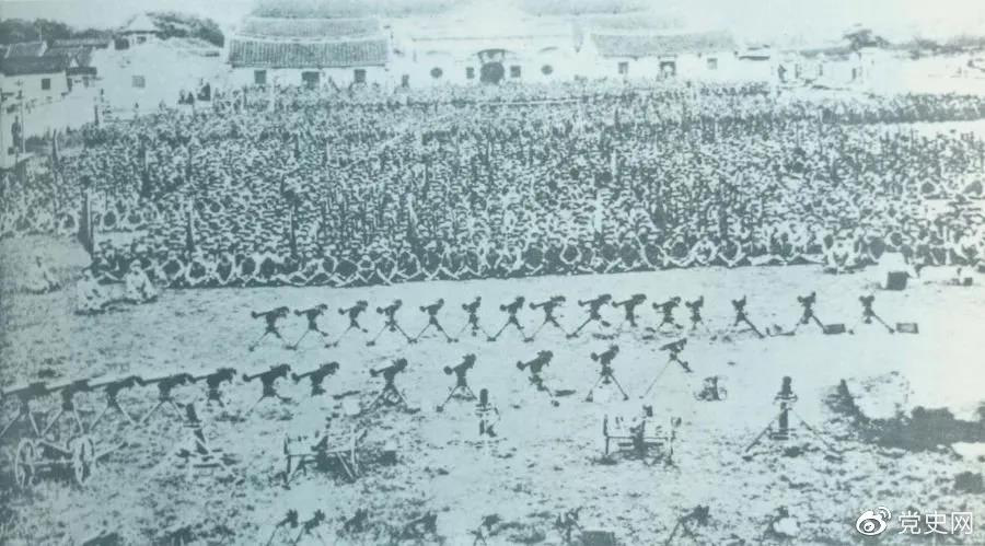1932年4月20日，由紅一軍團和紅五軍團組成的東路軍攻占漳州，圖為攻占漳州后的部隊情形。