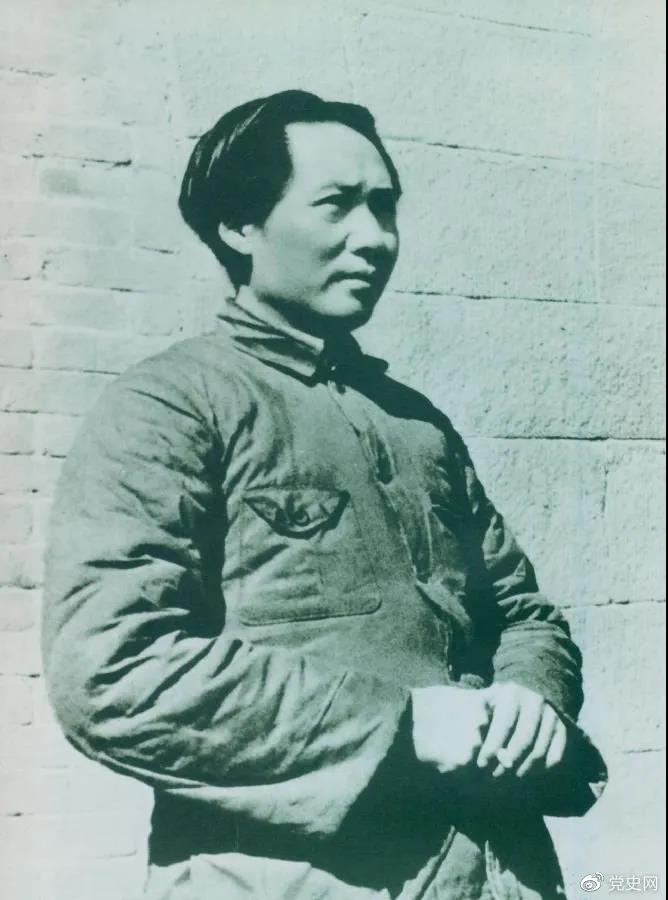 1936年2月至5月，毛澤東、彭德懷率軍進(jìn)行了東征戰(zhàn)役。圖為指揮東征戰(zhàn)役時(shí)的毛澤東。