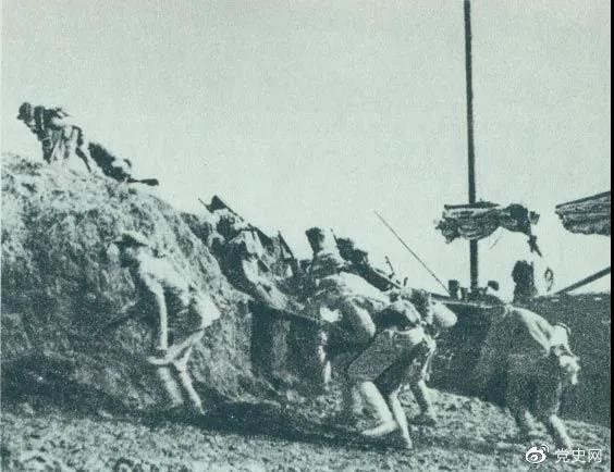 1949年5月23日，人民解放軍向上海國民黨政府軍隊發(fā)起總攻，占領(lǐng)了黃浦江堤。