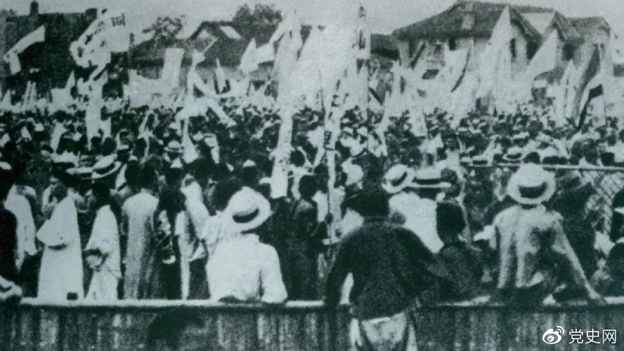 1925年5月30日，上海爆發(fā)了反帝愛國的五卅運動，掀起了全國范圍大革命高潮。