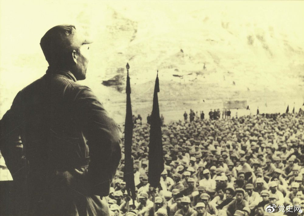 1937年8月后，朱德任中共中央軍委副主席、中央軍委華北軍分會書記、國民革命軍第八路軍總指揮（后為第十八集團(tuán)軍總司令），指揮八路軍開赴華北抗日前線。圖為朱德對即將開赴前線的八路軍將士講話。