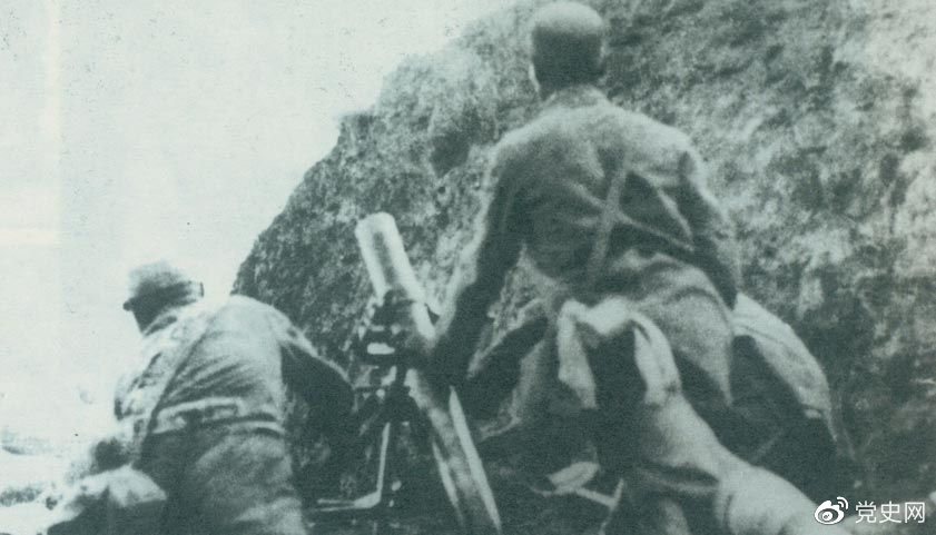 1940年8月，八路軍在總司令朱德、副總司令彭德懷的指揮下，向華北敵占交通線和各據(jù)點(diǎn)發(fā)動(dòng)了大規(guī)模進(jìn)攻戰(zhàn)役，即“百團(tuán)大戰(zhàn)”。